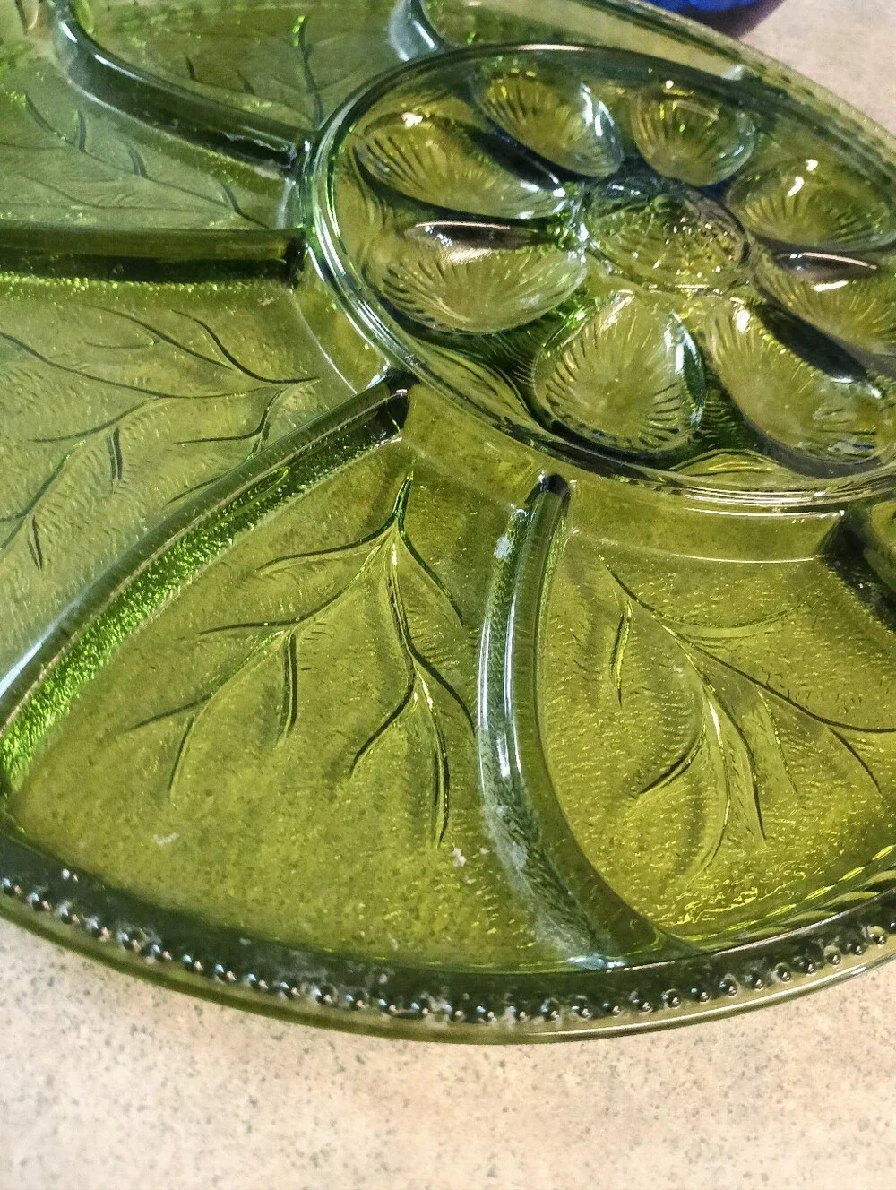 Like New Vintage Indiana Glass Large Hors d'oeuvres/Egg Avocado Green Serving Di